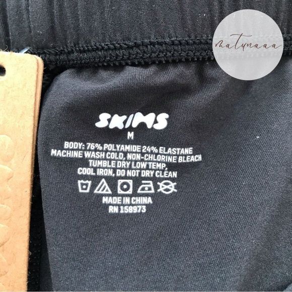 Skims Fits Everybody Bike Shorts in Onyx M - Picture 2 of 3